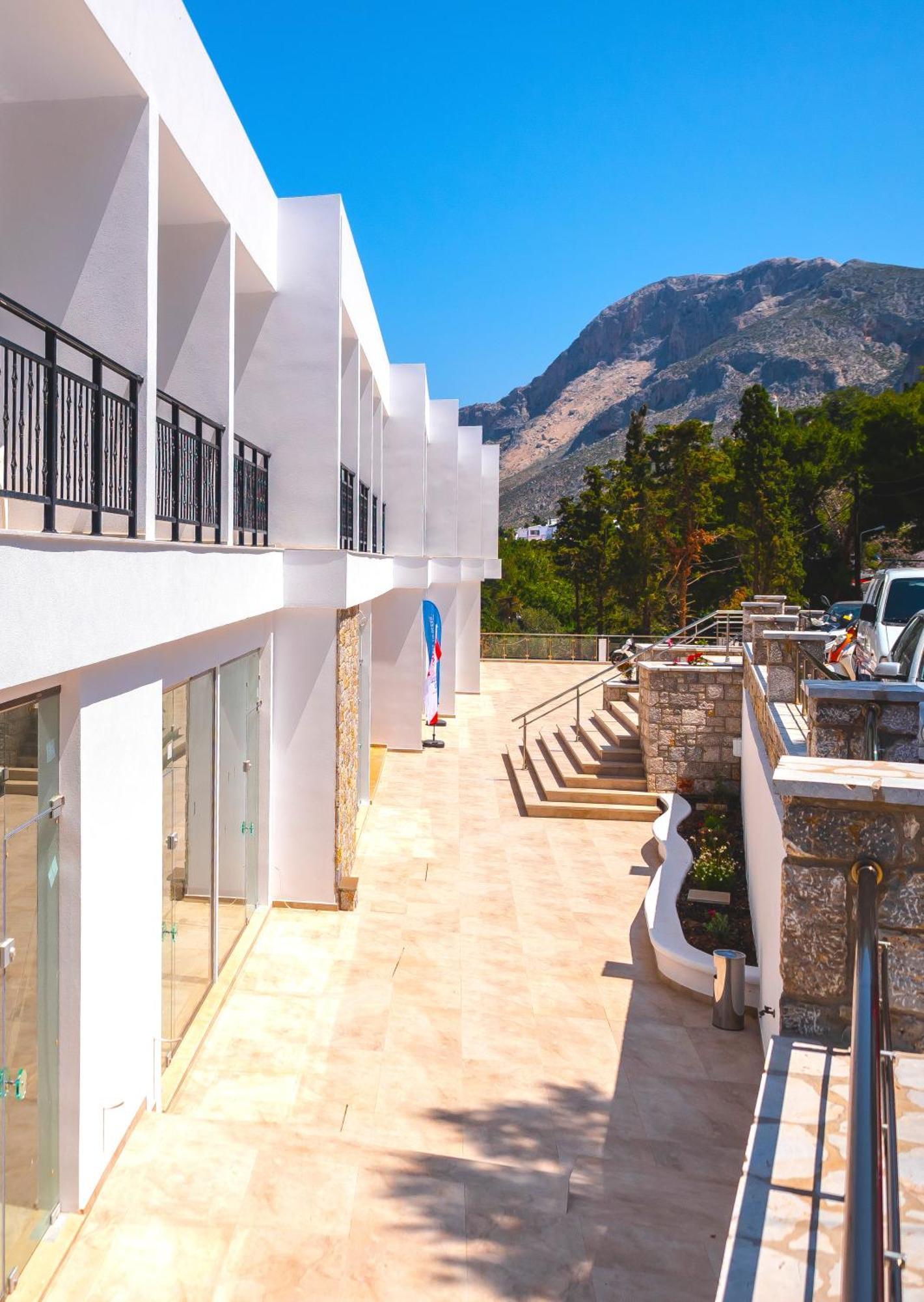 Plaza Hotel Masouri Exterior photo