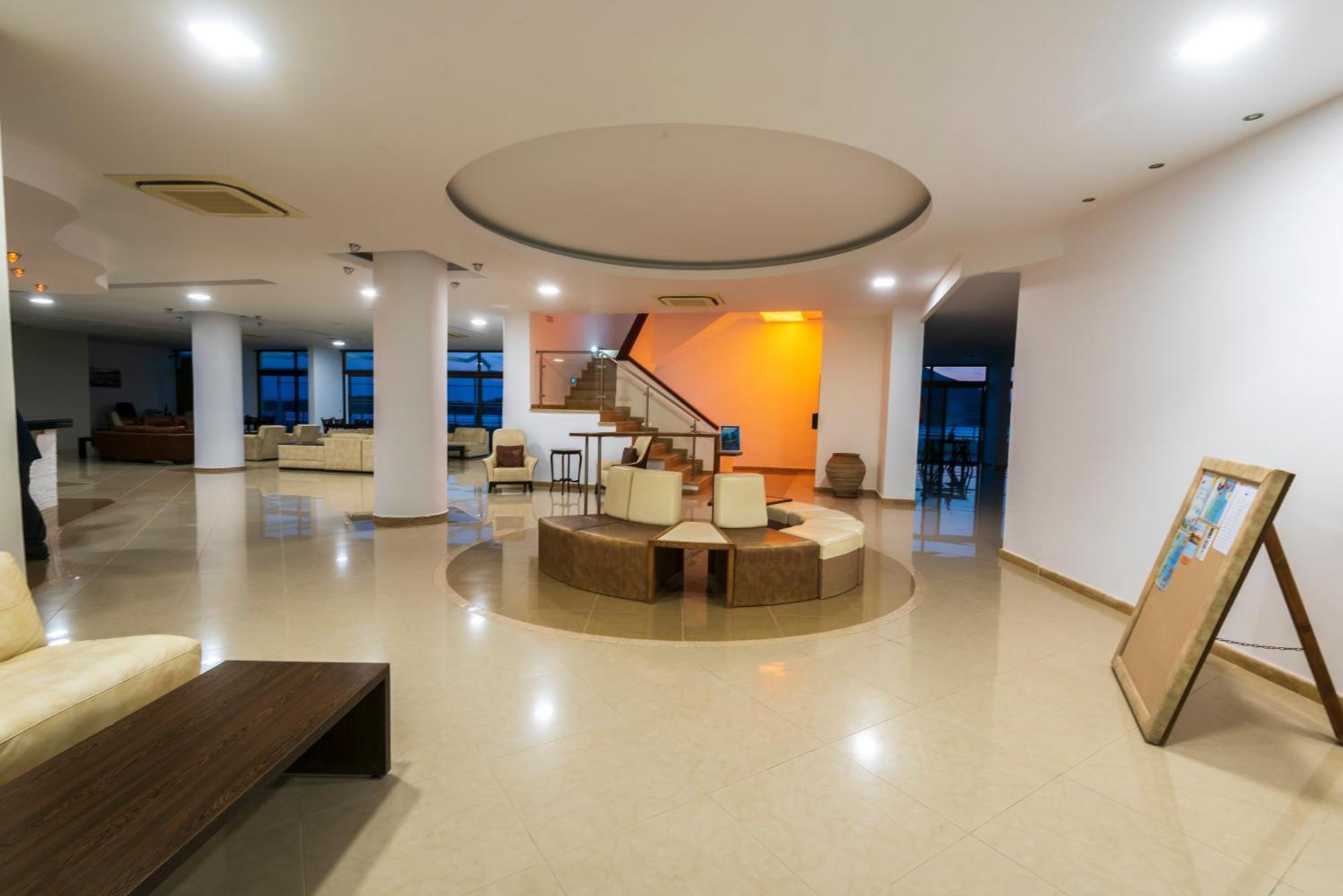 Plaza Hotel Masouri Exterior photo