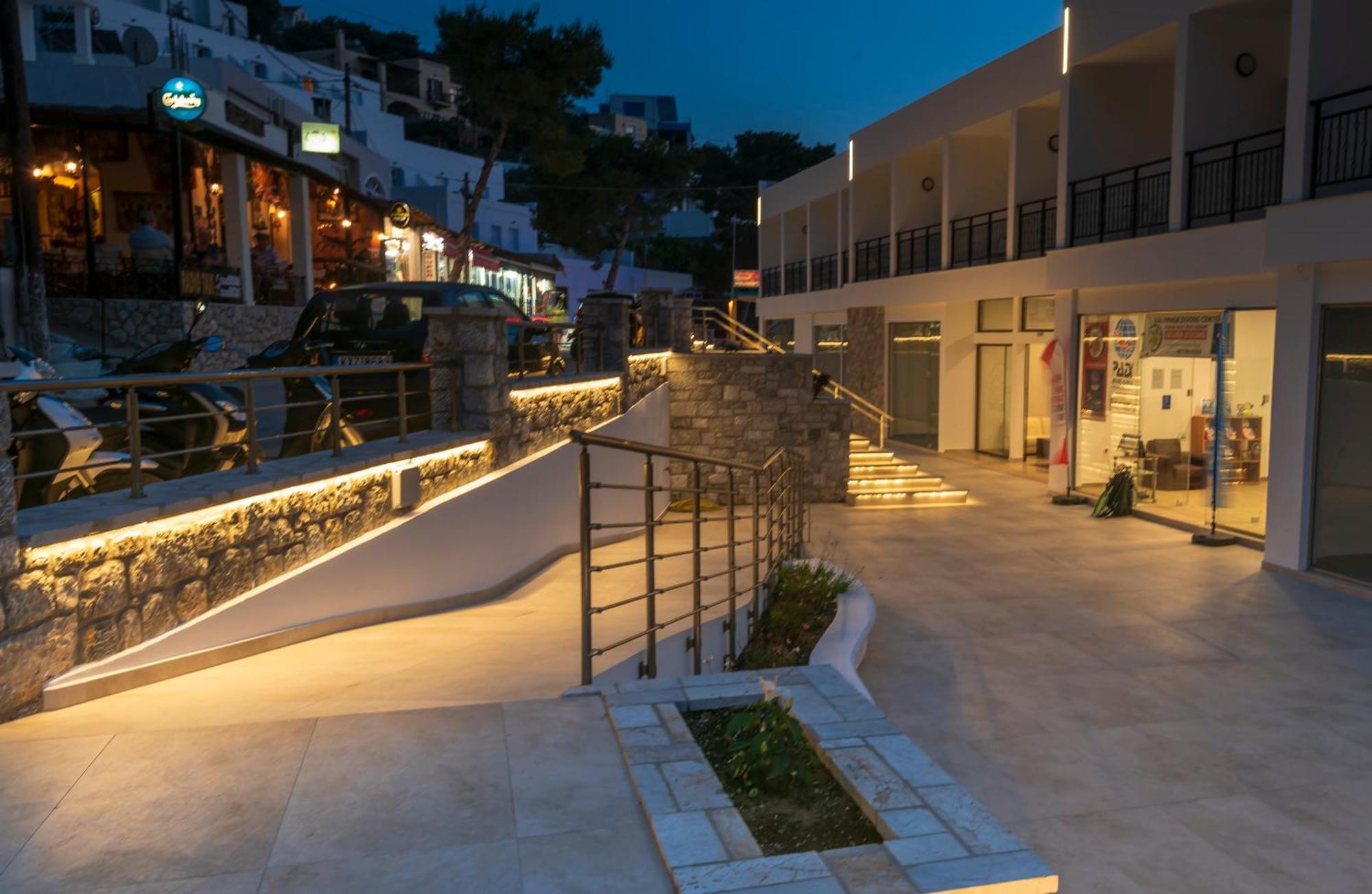 Plaza Hotel Masouri Exterior photo