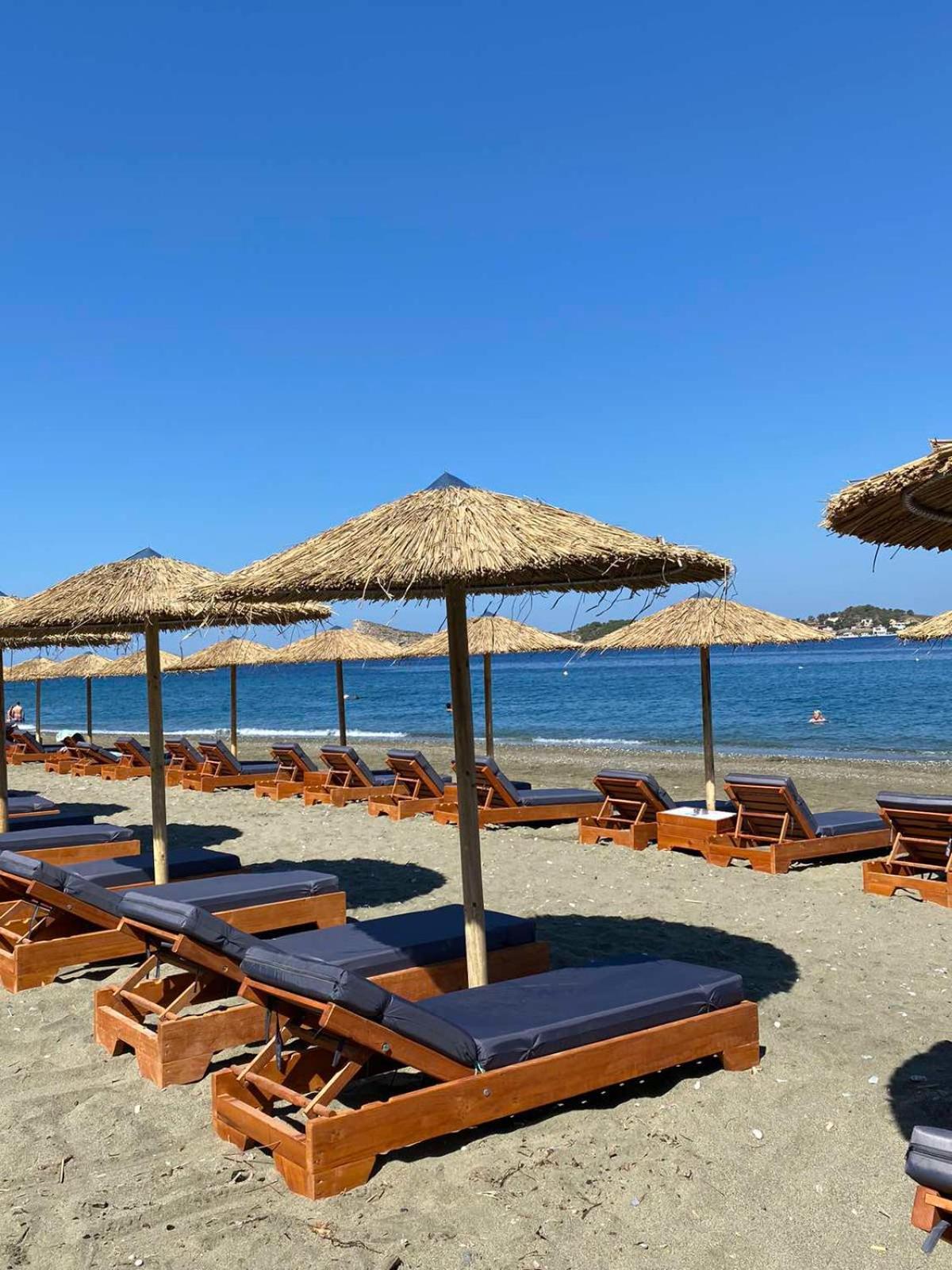 Plaza Hotel Masouri Exterior photo