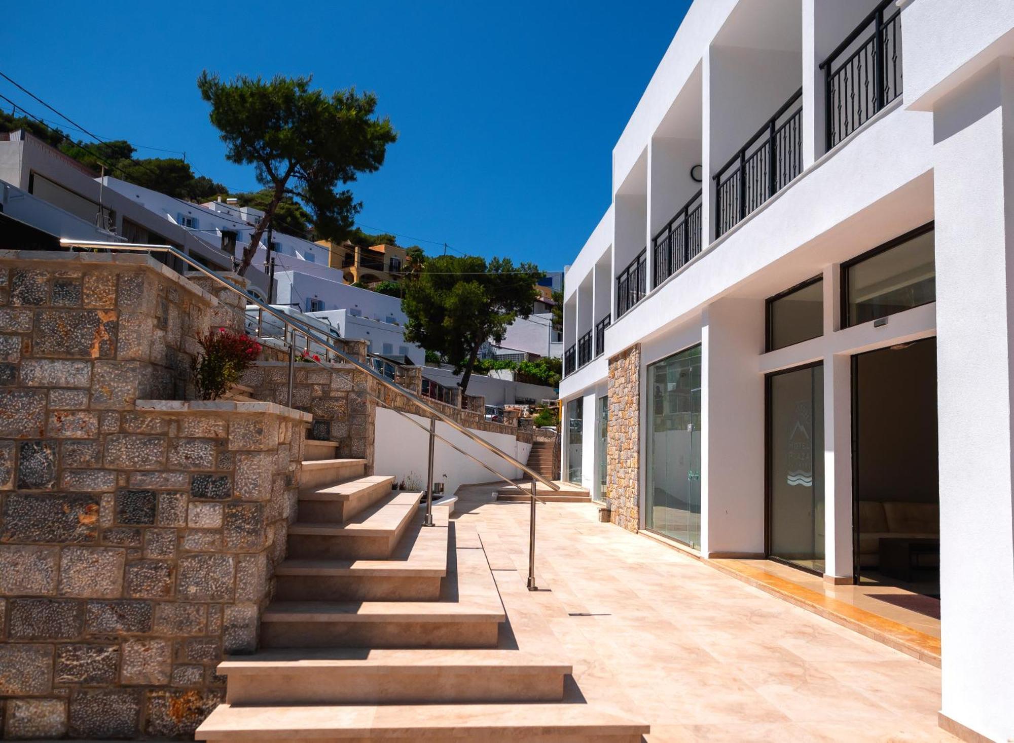Plaza Hotel Masouri Exterior photo