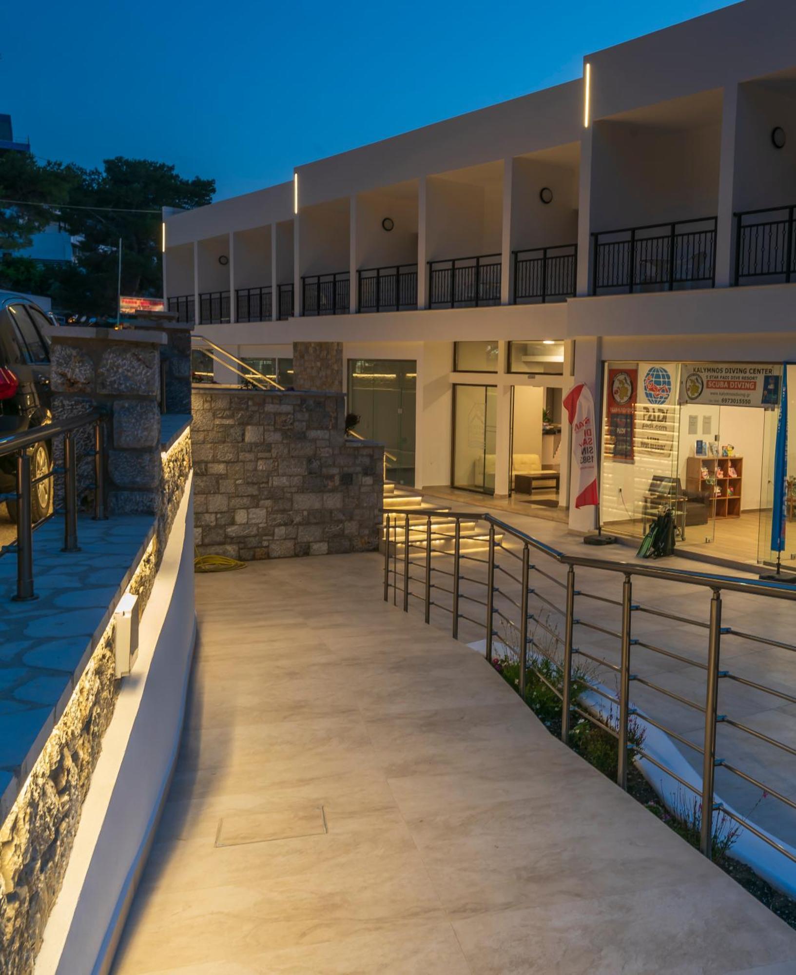 Plaza Hotel Masouri Exterior photo