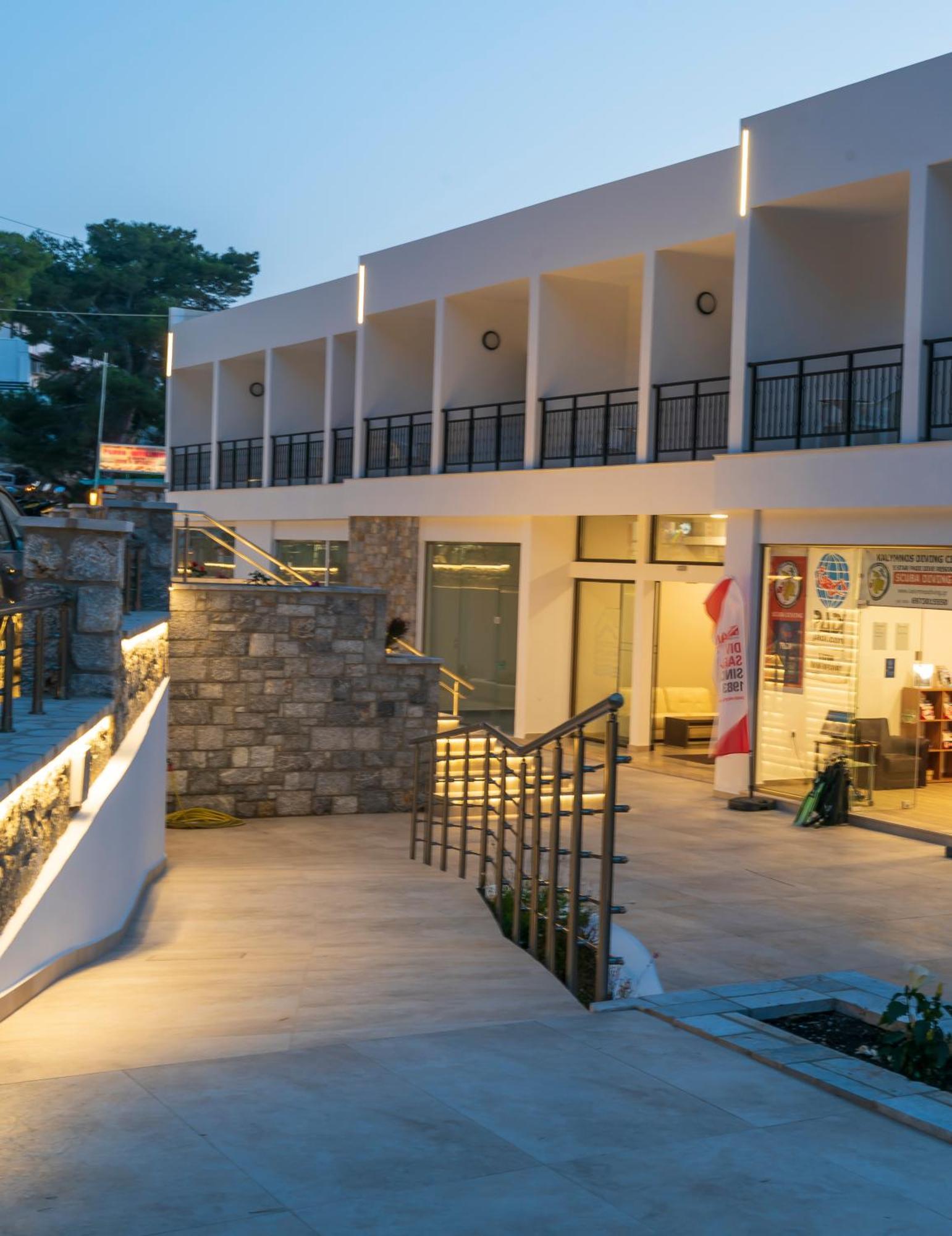 Plaza Hotel Masouri Exterior photo