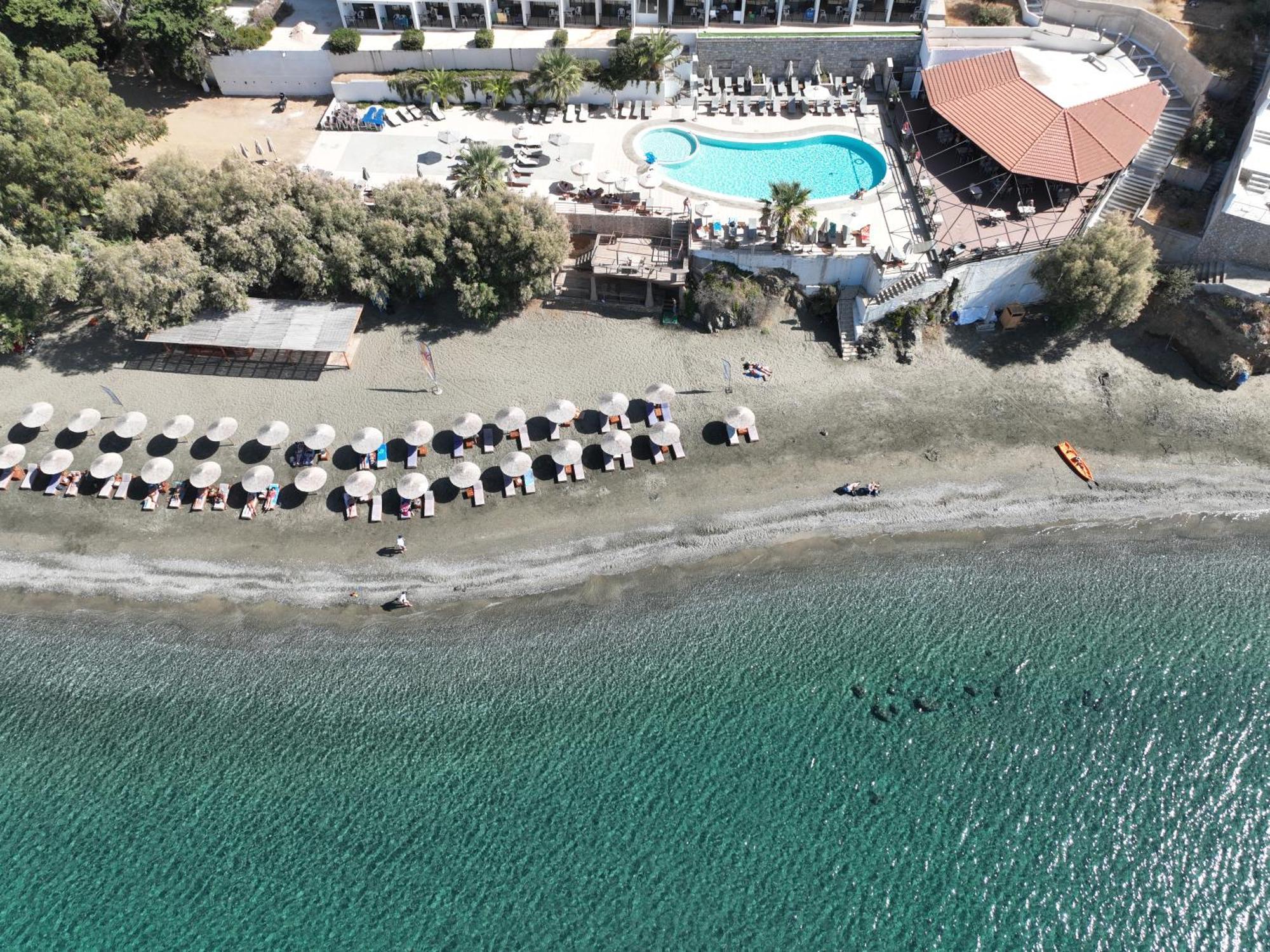 Plaza Hotel Masouri Exterior photo