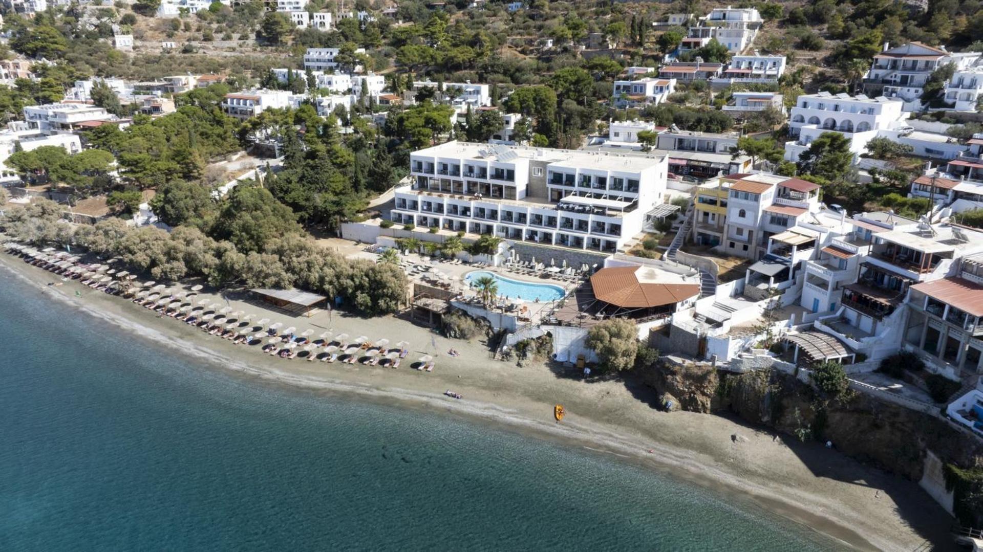 Plaza Hotel Masouri Exterior photo