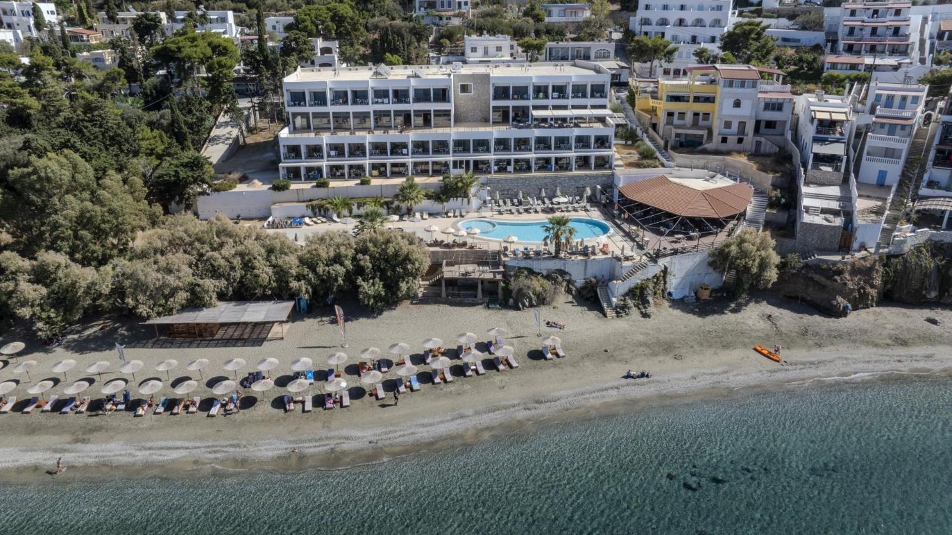 Plaza Hotel Masouri Exterior photo