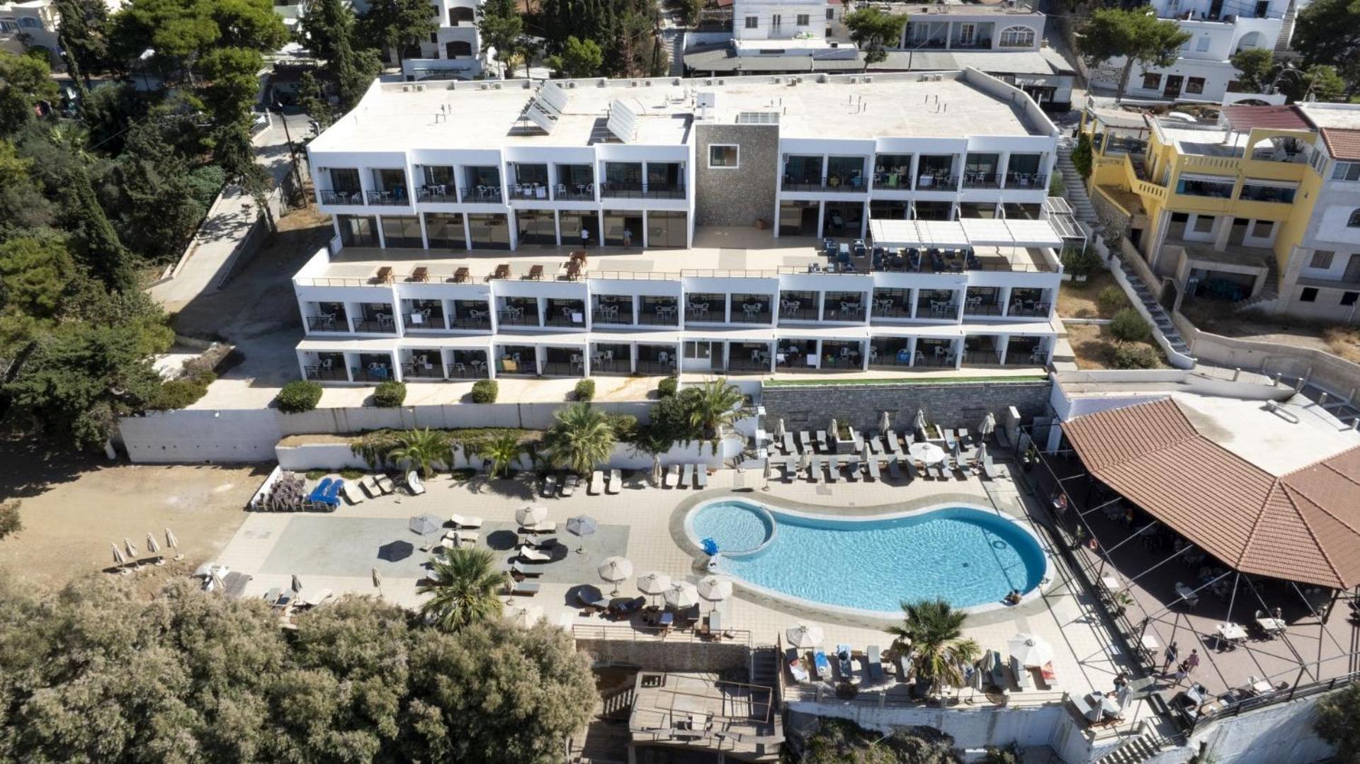 Plaza Hotel Masouri Exterior photo