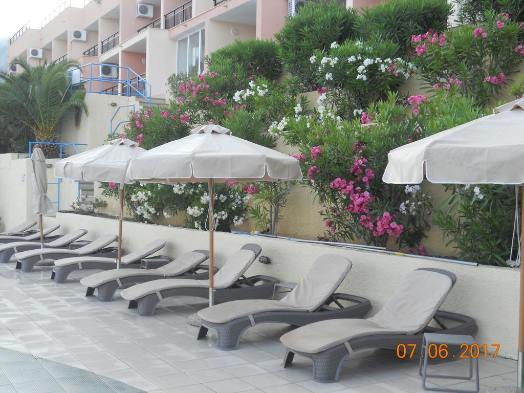 Plaza Hotel Masouri Exterior photo