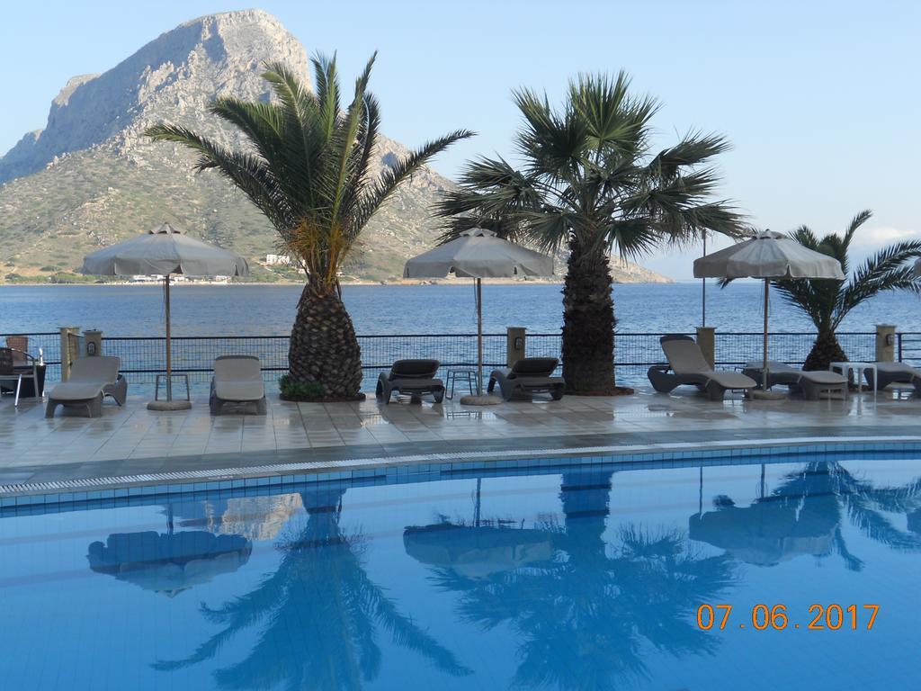 Plaza Hotel Masouri Exterior photo
